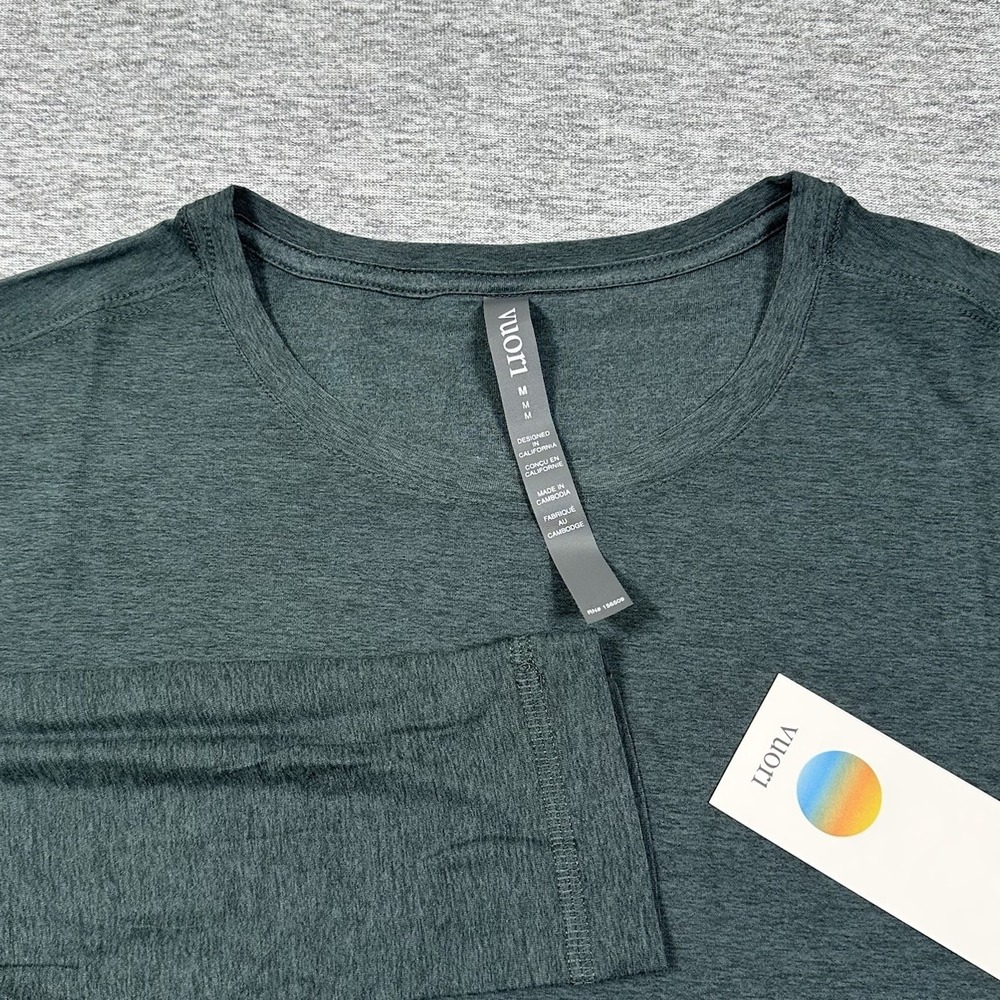 Vuori T-Shirt Mens Medium Hemlock Heather Strato Tech Crew Neck Tee Active NEW